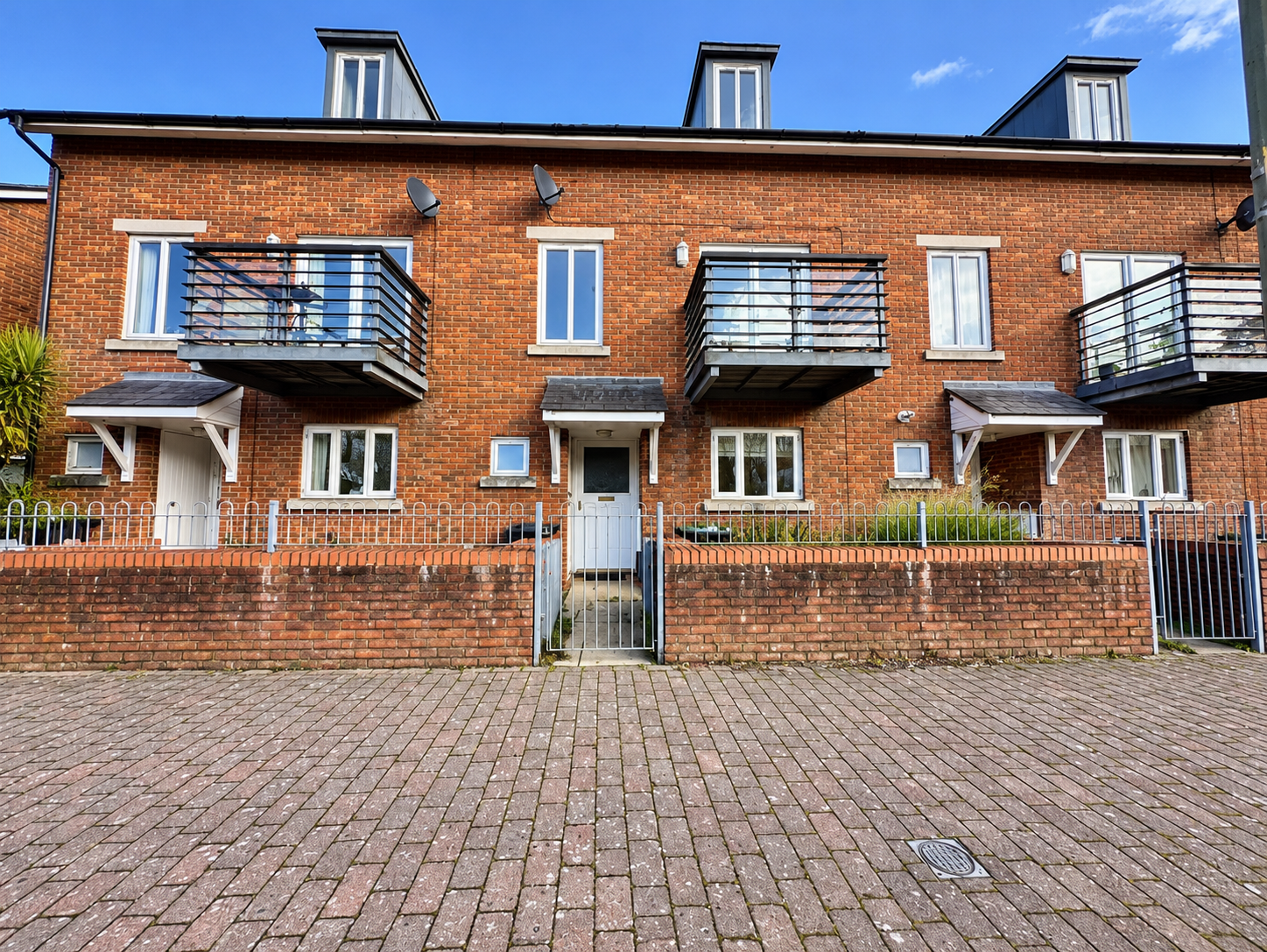 4 bed House (unspecified) for rent in Hythe. From Pearsons Estate Agents - Hythe