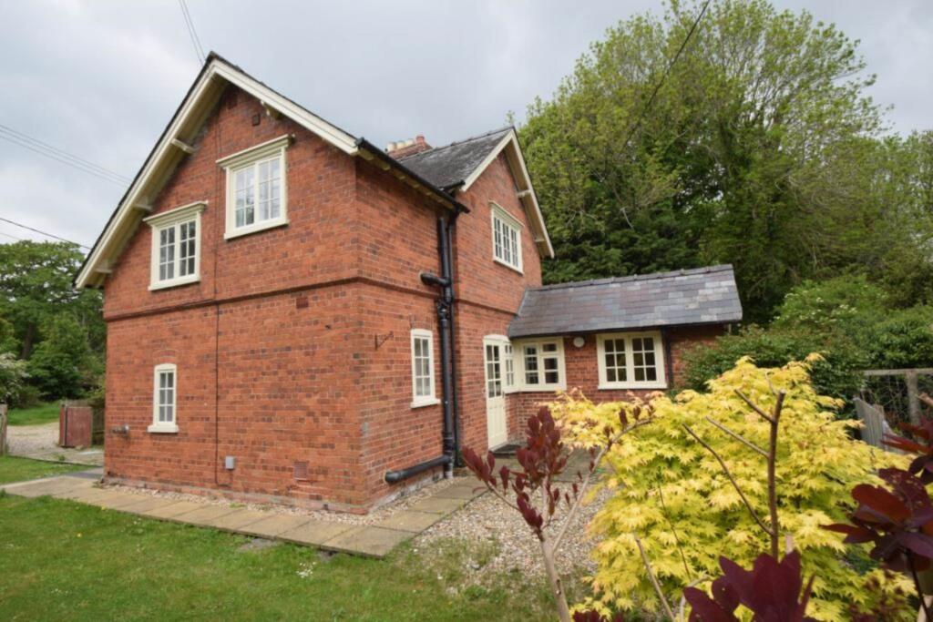 2 bed Detached for rent in Shirburn. From Griffith & Partners - Benson