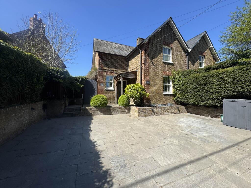 3 bed Semi Detached for rent in Watlington. From Griffith & Partners - Benson 3 bed Semi Detached for rent in Watlington. From Griffith & Partners - Benson