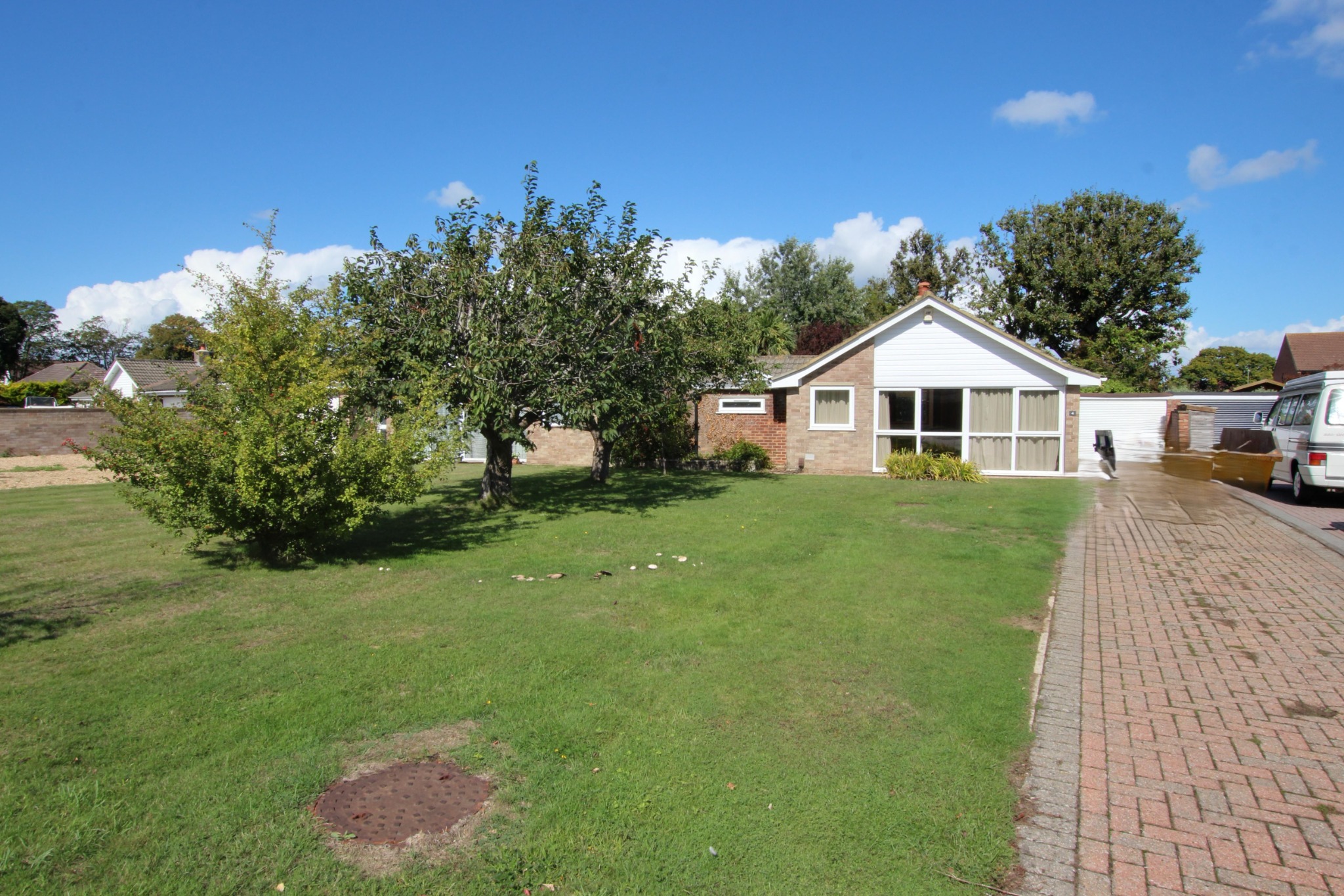 3 bed Detached bungalow for rent in Hayling Island. From Pearsons Estate Agents - Havant