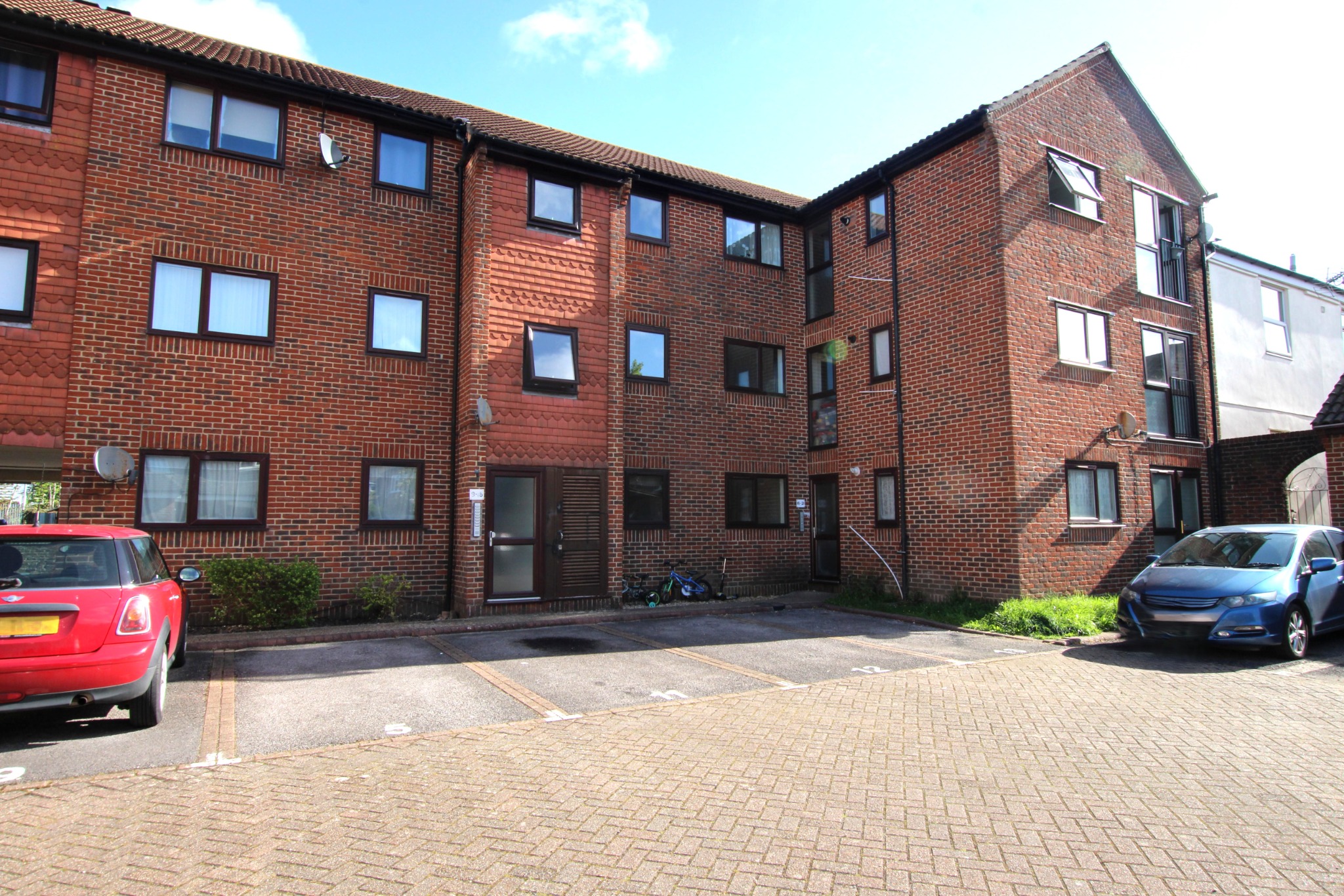 2 bed 1st Floor Flat for rent in Havant. From Pearsons Estate Agents - Havant