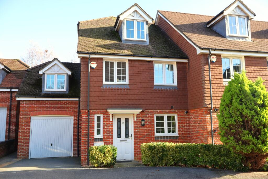 5 bed Town House for rent in Horndean. From Pearsons - Waterlooville