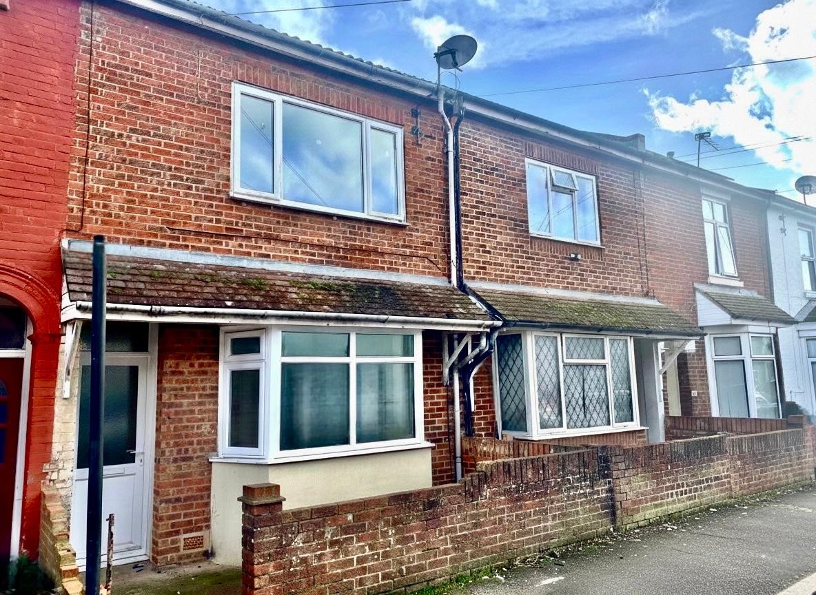 3 bed Mid Terraced House for rent in Southampton. From Field Palmer - Southampton