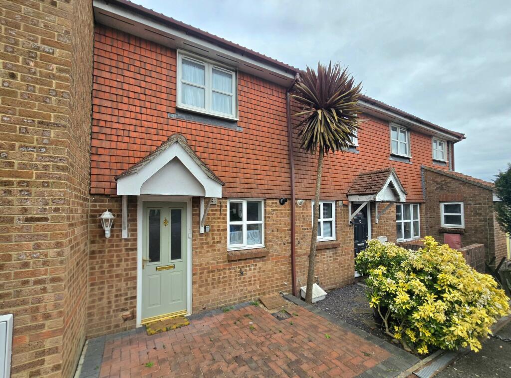 2 bed Mid Terraced House for rent in Old Netley. From Field Palmer - Southampton