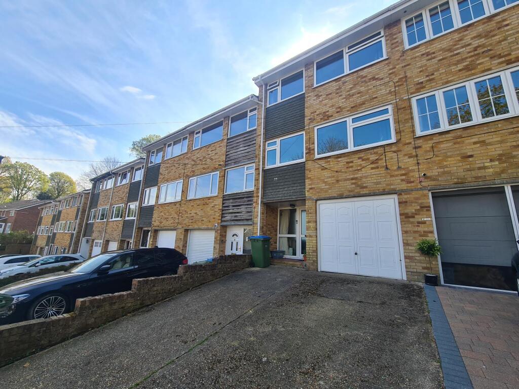 3 bed Town House for rent in Hedge End. From Field Palmer - Southampton