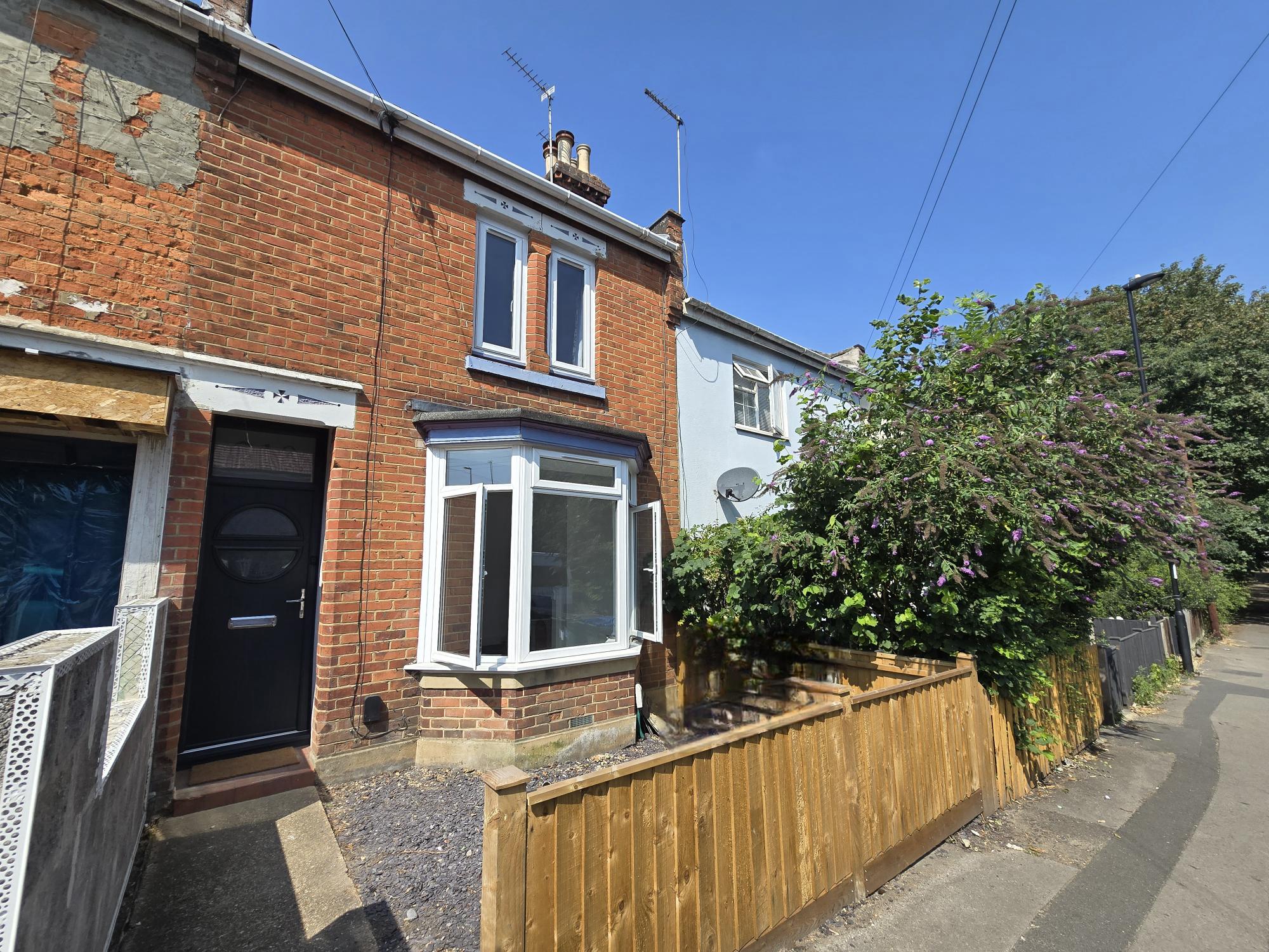 3 bed Mid Terraced House for rent in Southampton. From Field Palmer - Southampton