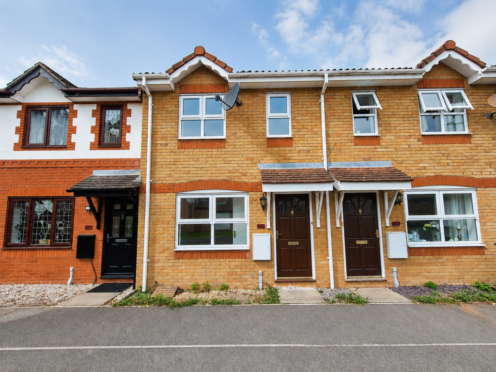 2 bed Mid Terraced House for rent in Netley. From Field Palmer - Southampton