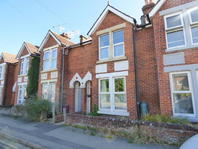 2 bed Mid Terraced House for rent in Eastleigh. From Leaders (Eastleigh)