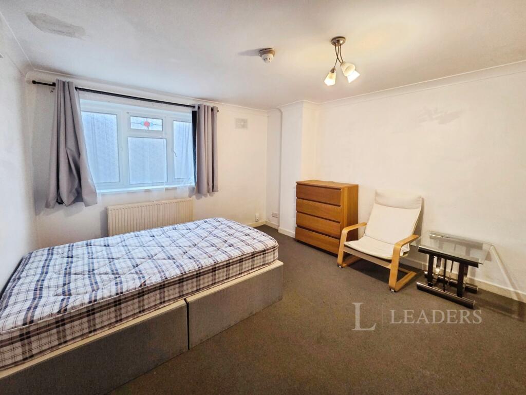 1 bed House Share for rent in Highbridge. From Leaders - Eastleigh