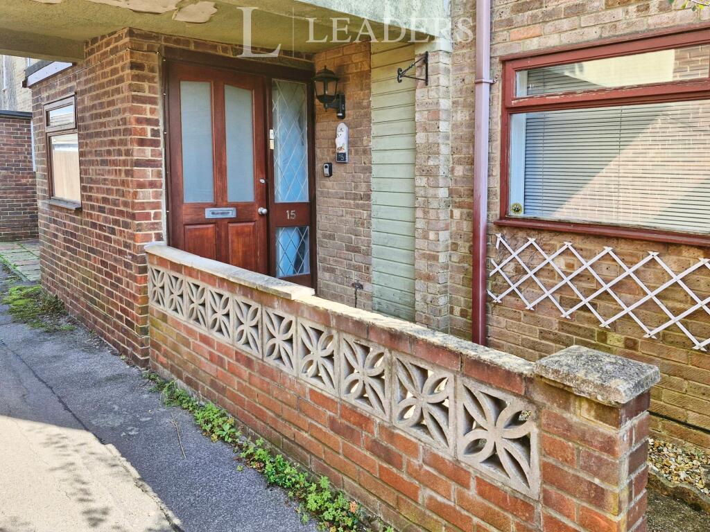 1 bed Detached for rent in Segensworth. From Leaders - Eastleigh
