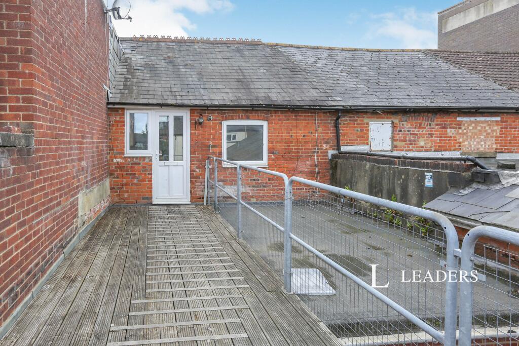 2 bed 1st Floor Flat for rent in Eastleigh. From Leaders - Eastleigh