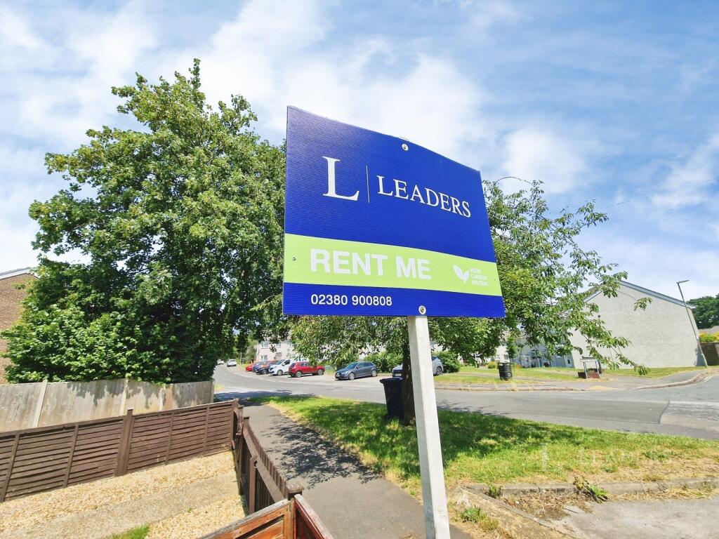 3 bed Mid Terraced House for rent in Eastleigh. From Leaders - Eastleigh