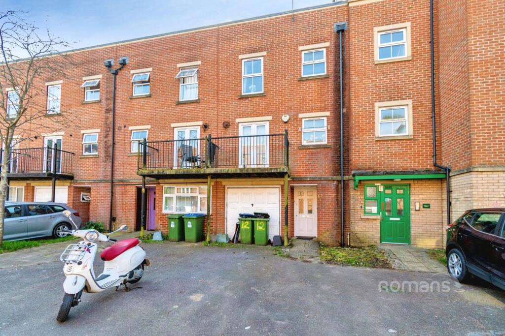 4 bed Mid Terraced House for rent in Southampton. From Leaders Sales - Southampton