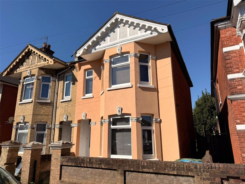 3 bed Semi Detached for rent in Southampton. From Leaders Sales - Southampton
