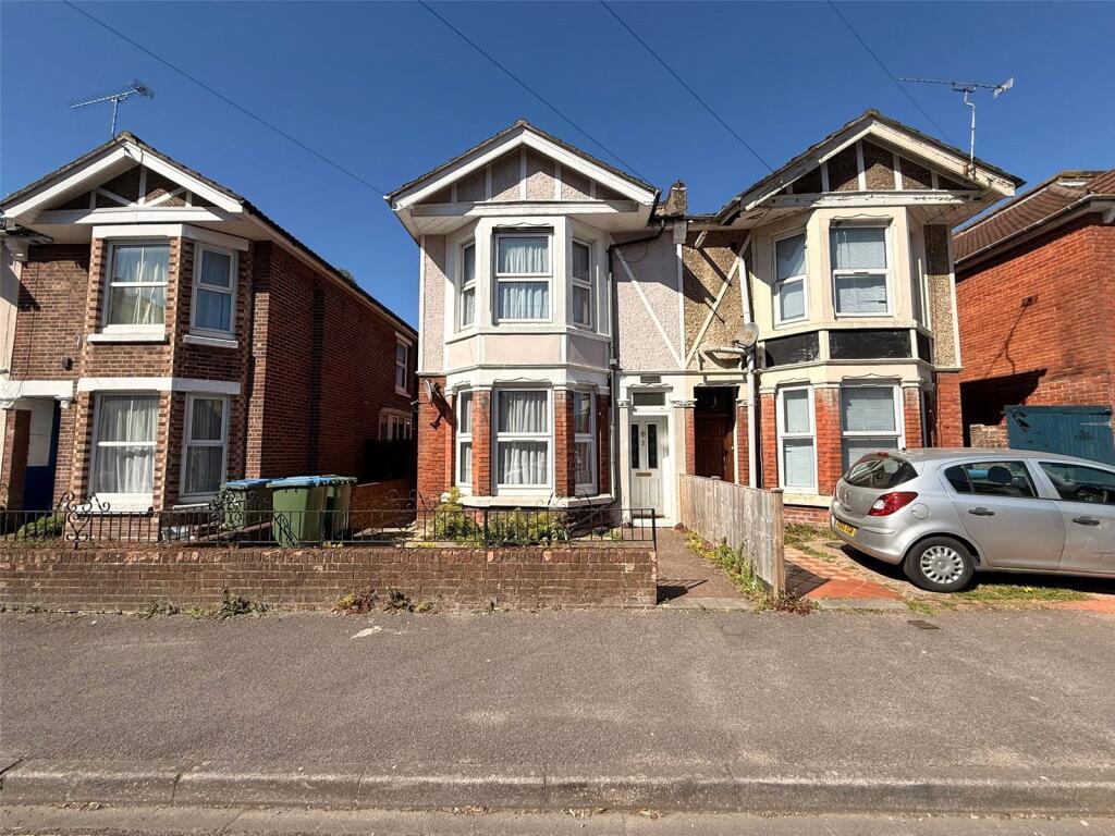 5 bed Semi Detached for rent in Southampton. From Leaders Sales - Southampton