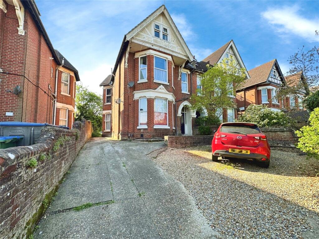 4 bed 1st Floor Flat for rent in Southampton. From Leaders Sales - Southampton