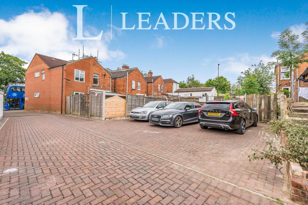 4 bed 1st Floor Flat for rent in Rownhams. From Leaders Sales - Southampton