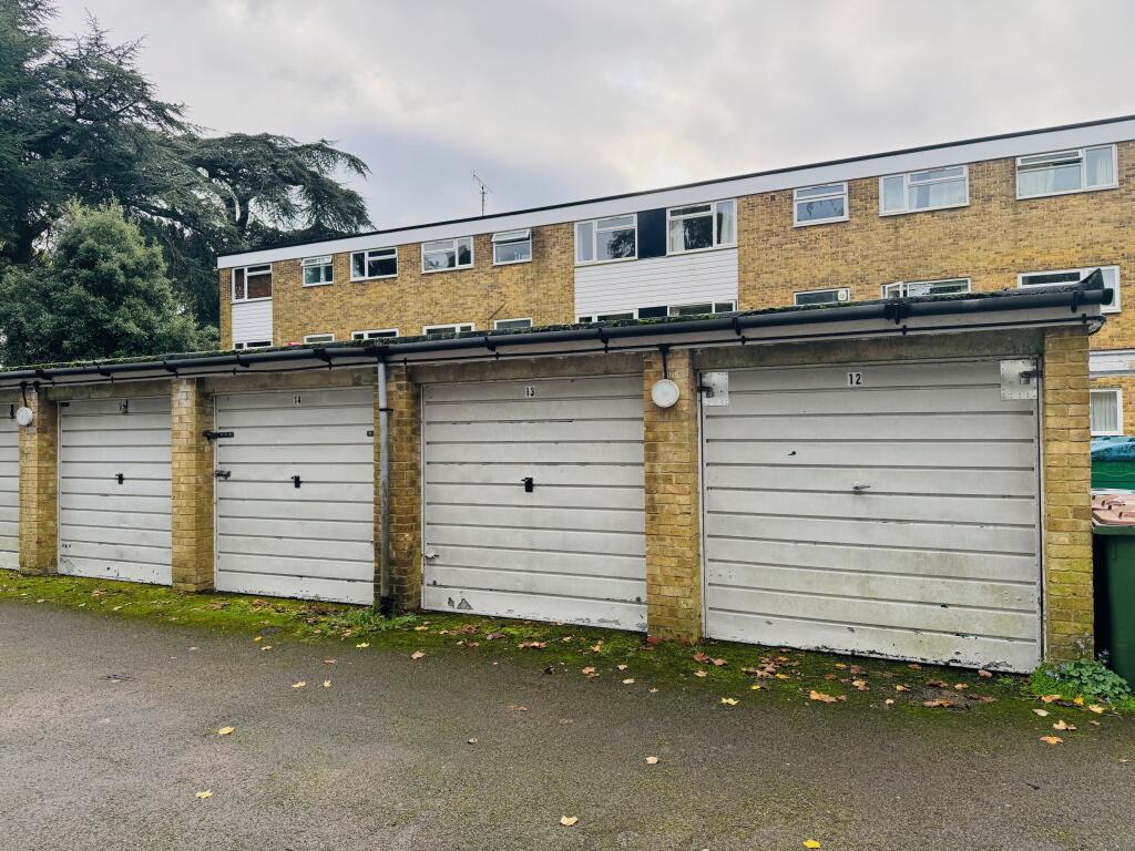 4 bed Garages for rent in Rownhams. From Leaders Sales - Southampton 4 bed Garages for rent in Rownhams. From Leaders Sales - Southampton