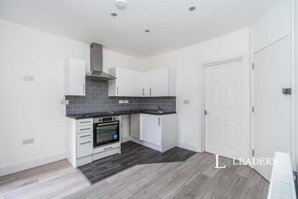 2 bed 1st Floor Flat for rent in Rownhams. From Leaders Sales - Southampton