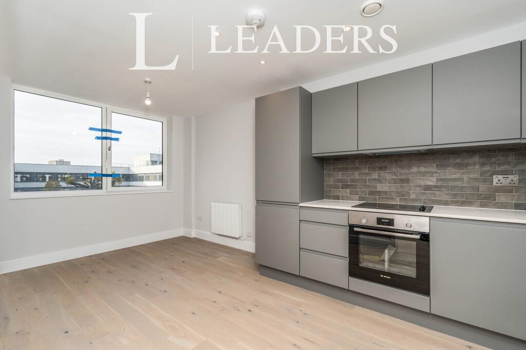 1 bed 1st Floor Flat for rent in Rownhams. From Leaders Sales - Southampton