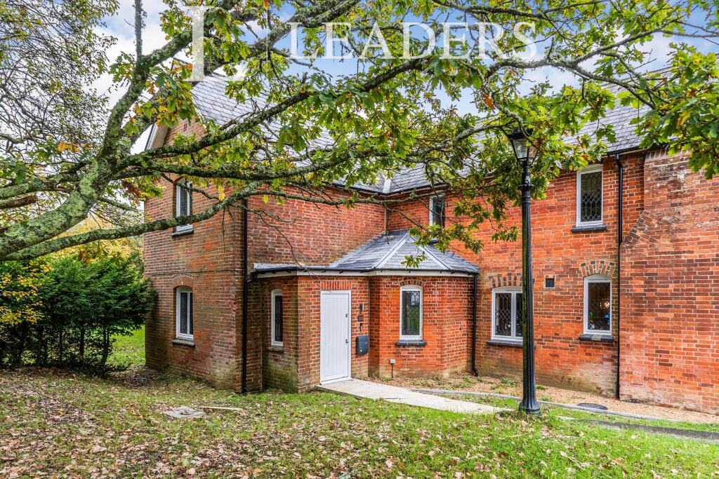 2 bed Mid Terraced House for rent in Ashurst. From Leaders Sales - Southampton 2 bed Mid Terraced House for rent in Ashurst. From Leaders Sales - Southampton