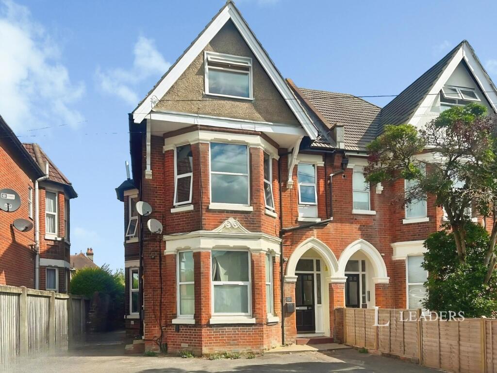 4 bed 1st Floor Flat for rent in Southampton. From Leaders Sales - Southampton