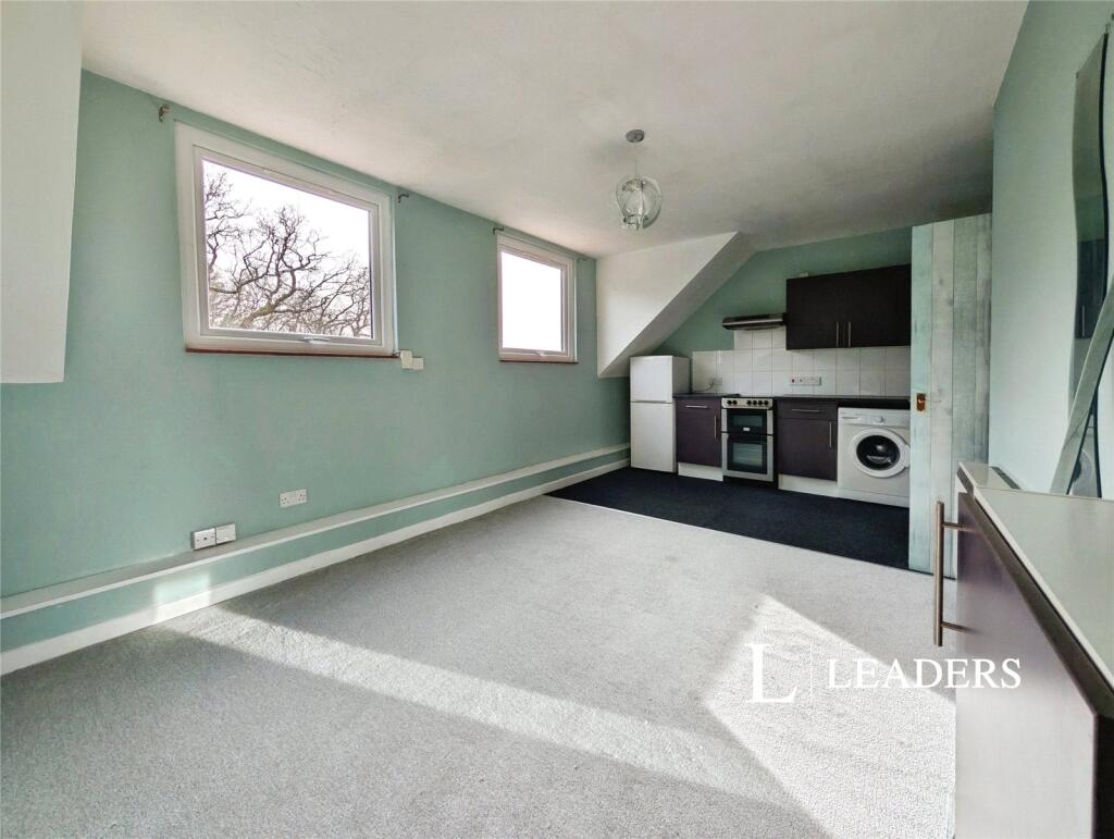4 bed 1st Floor Flat for rent in Rownhams. From Leaders Sales - Southampton