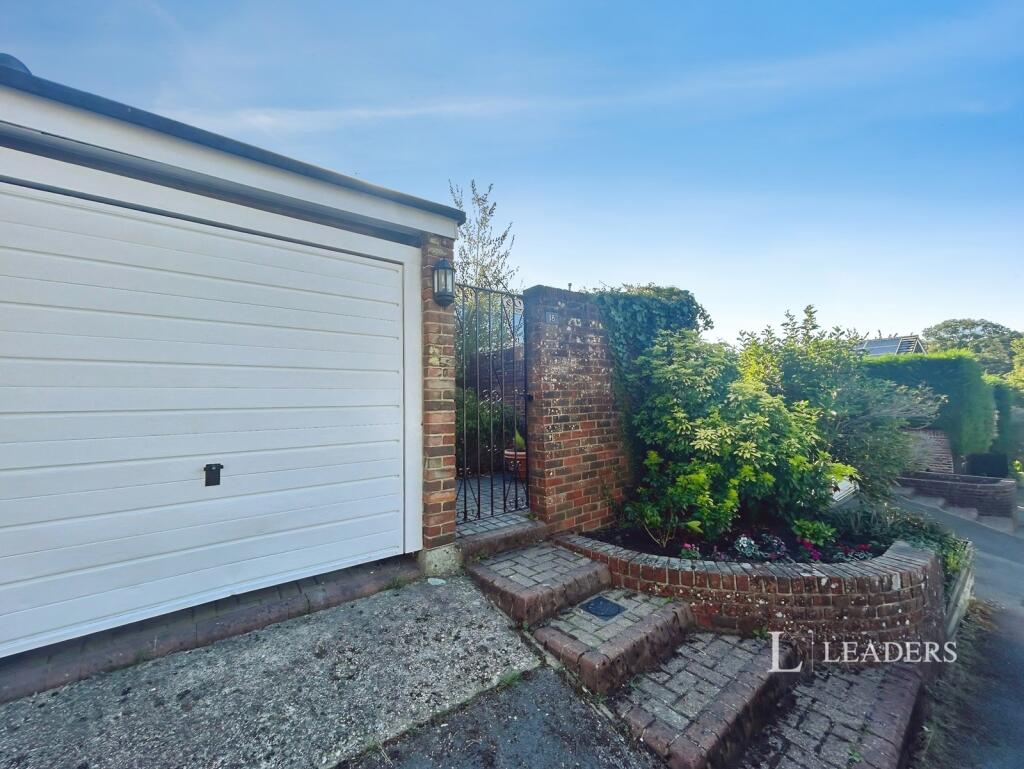 4 bed Mid Terraced House for rent in Southampton. From Leaders Sales - Southampton 4 bed Mid Terraced House for rent in Southampton. From Leaders Sales - Southampton