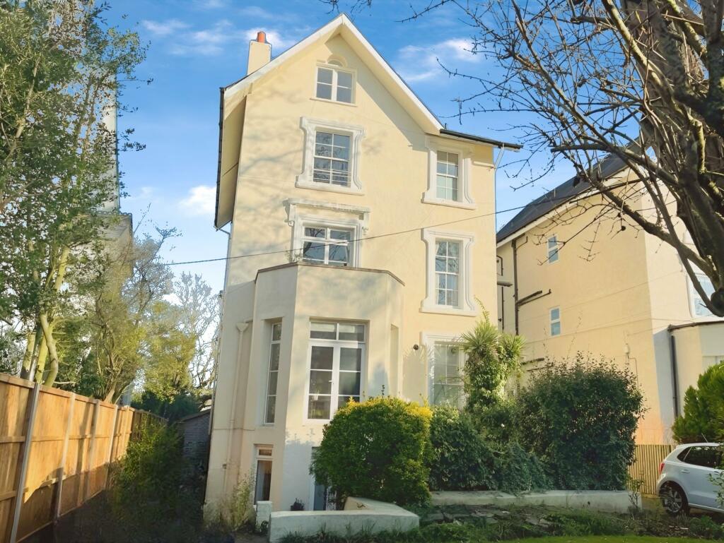 2 bed Apartment for rent in Surbiton. From Leaders - Surbiton