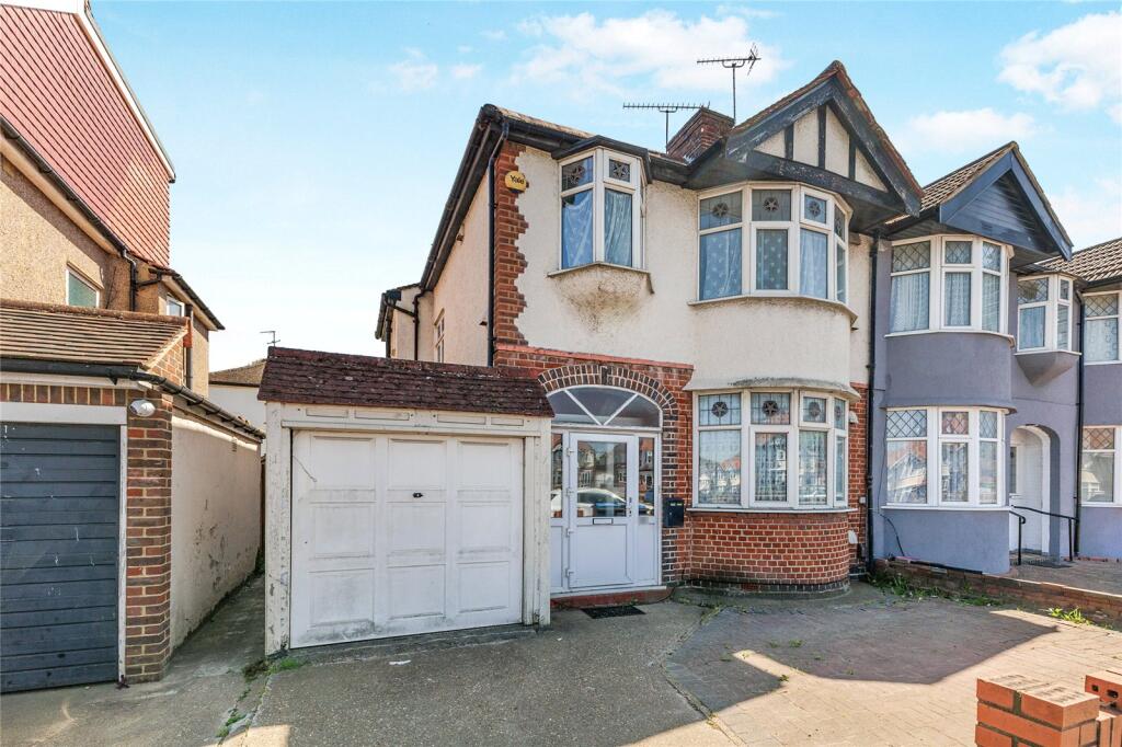 3 bed Semi Detached for rent in Surbiton. From Leaders - Surbiton