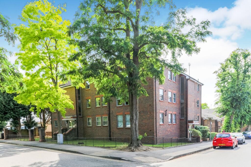 1 bed 1st Floor Flat for rent in Surbiton. From Leaders - Surbiton