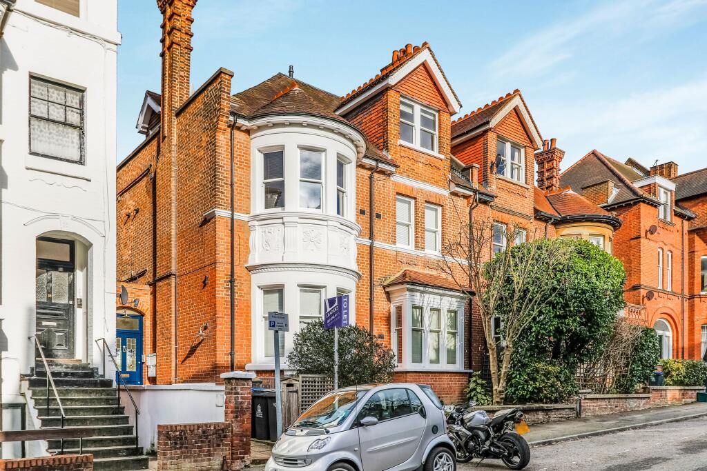 2 bed 1st Floor Flat for rent in Surbiton. From Leaders - Surbiton