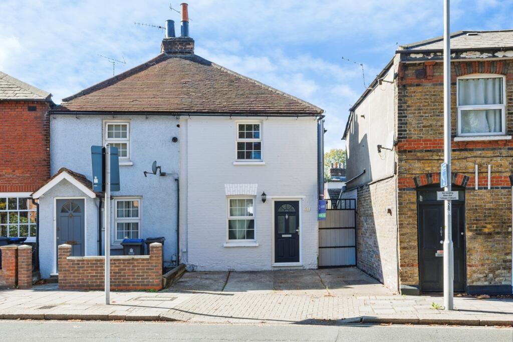 2 bed Mid Terraced House for rent in Surbiton. From Leaders - Surbiton