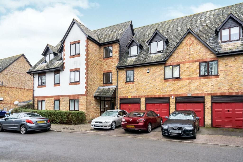 2 bed Apartment for rent in Banstead. From Leaders - Sutton