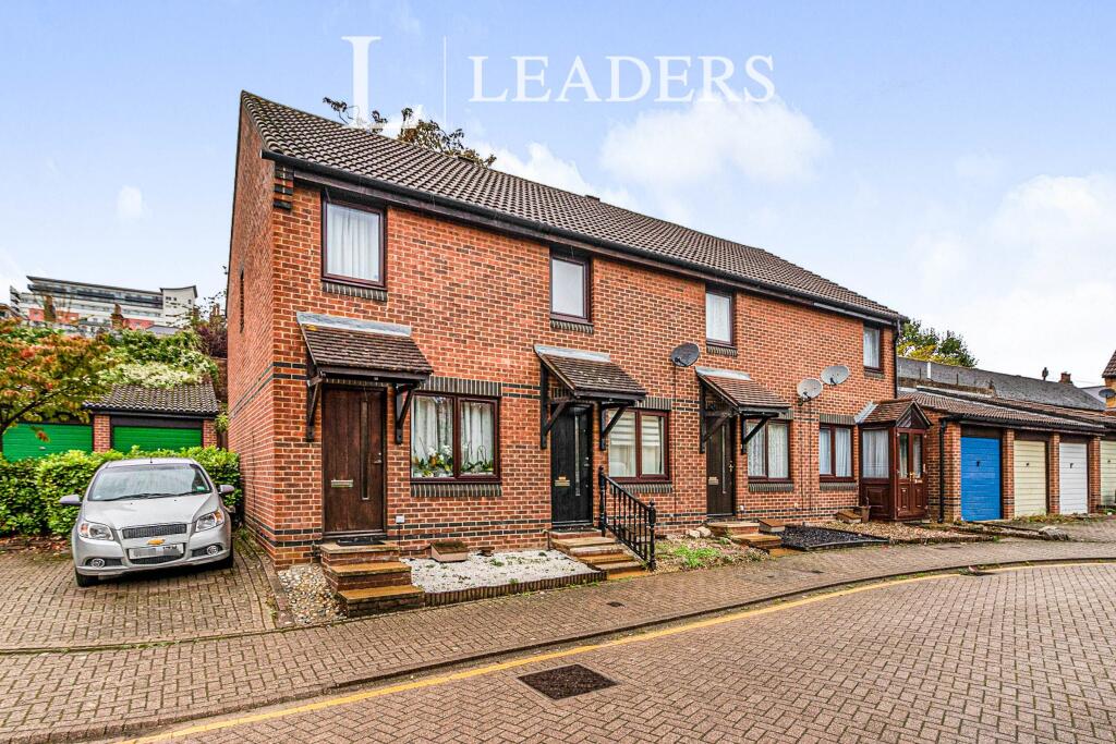 2 bed Mid Terraced House for rent in Carshalton. From Leaders Sales - Sutton 2 bed Mid Terraced House for rent in Carshalton. From Leaders Sales - Sutton