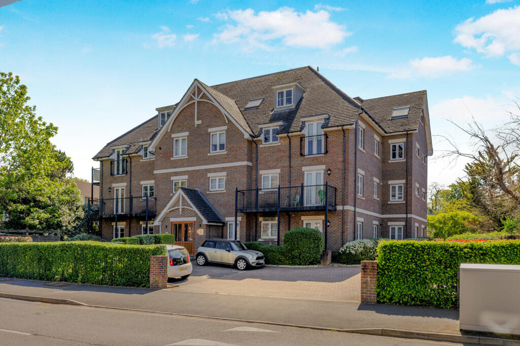 2 bed 1st Floor Flat for rent in Carshalton. From Leaders Sales - Sutton
