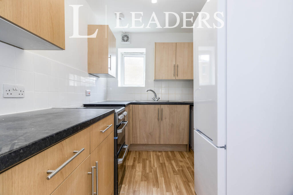2 bed 1st Floor Flat for rent in Wallington. From Leaders Sales - Sutton
