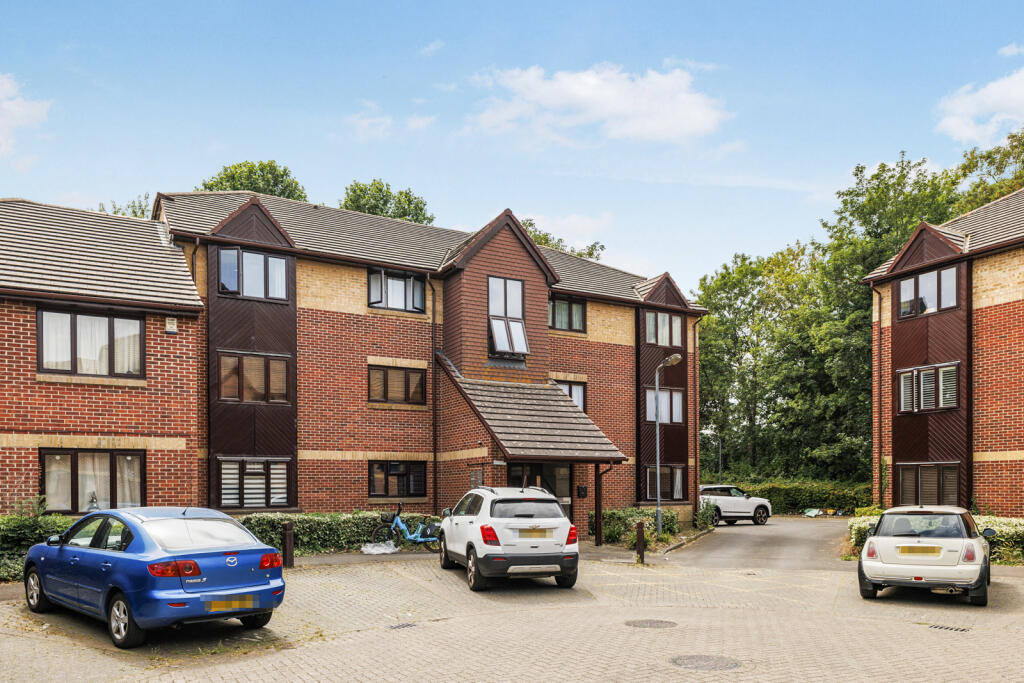 1 bed 1st Floor Flat for rent in Carshalton. From Leaders Sales - Sutton