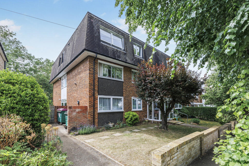 1 bed 1st Floor Flat for rent in Wallington. From Leaders Sales - Sutton