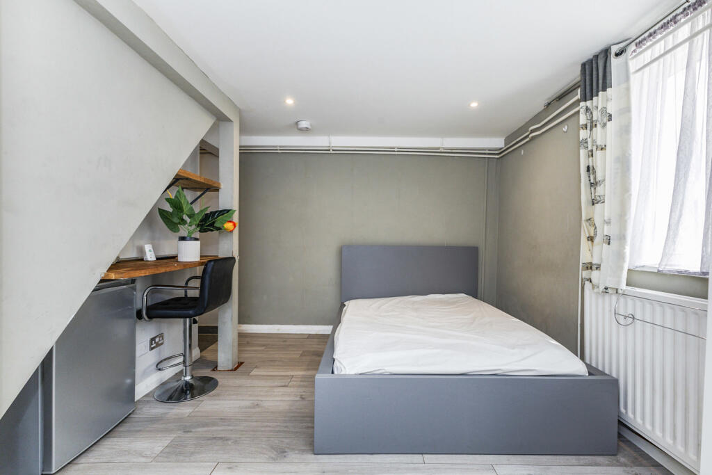 4 bed Detached for rent in Carshalton. From Leaders Sales - Sutton