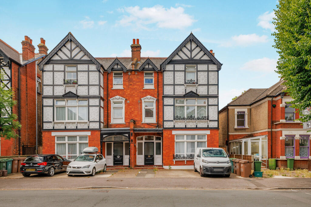 1 bed 1st Floor Flat for rent in Carshalton. From Leaders Sales - Sutton