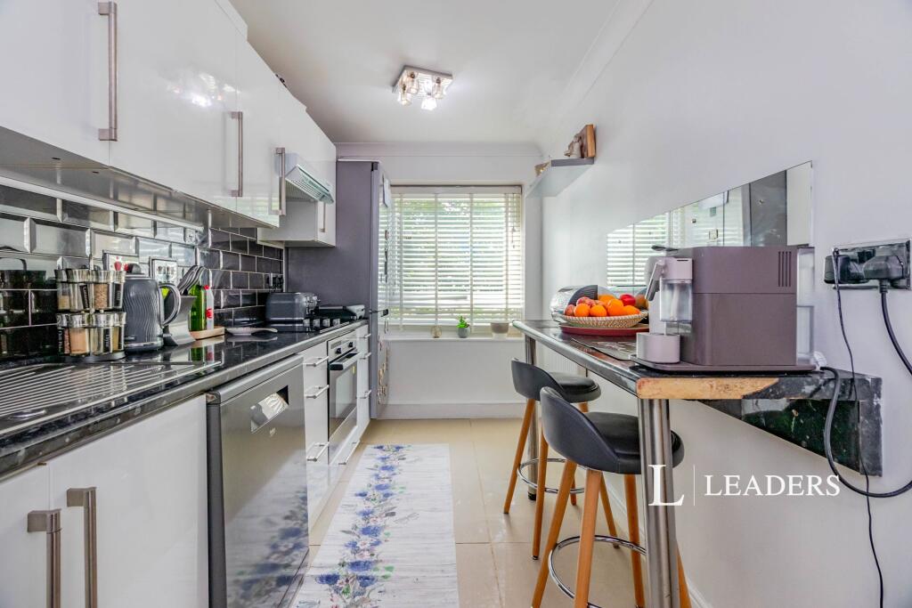 2 bed 1st Floor Flat for rent in Carshalton. From Leaders Sales - Sutton