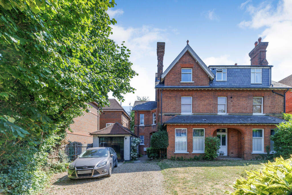 4 bed Studio for rent in Carshalton. From Leaders Sales - Sutton 4 bed Studio for rent in Carshalton. From Leaders Sales - Sutton