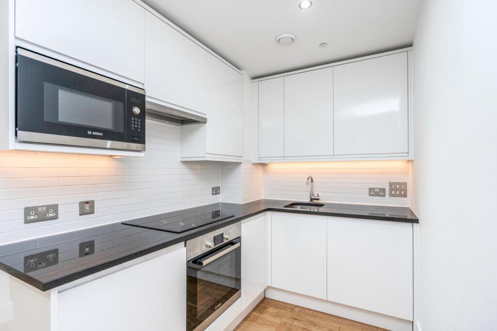1 bed 1st Floor Flat for rent in Carshalton. From Leaders Sales - Sutton 1 bed 1st Floor Flat for rent in Carshalton. From Leaders Sales - Sutton