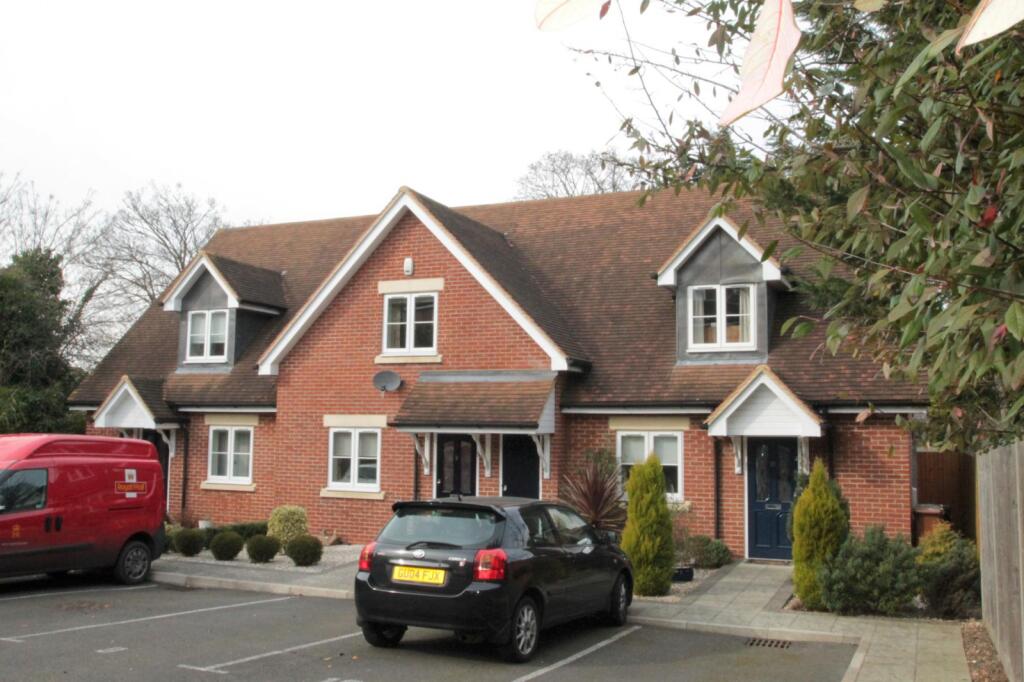 3 bed Mid Terraced House for rent in Ewell. From Leaders Sales - Sutton