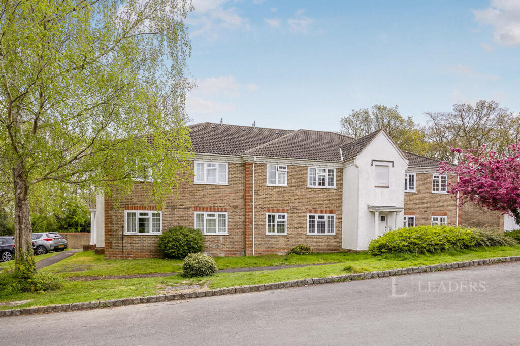 1 bed 1st Floor Flat for rent in Durrants. From Leaders Sales - Waterlooville