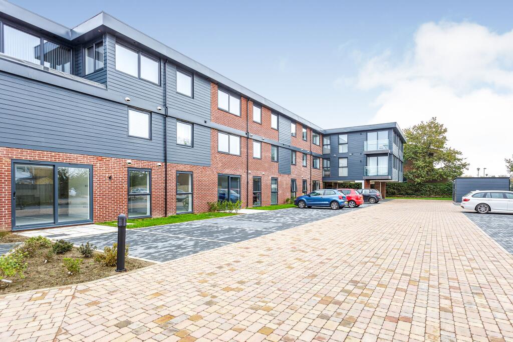 2 bed 1st Floor Flat for rent in Havant. From Leaders Sales - Waterlooville