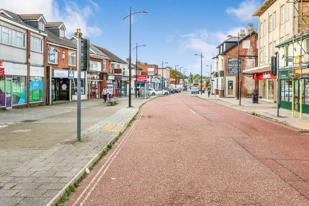 2 bed 1st Floor Flat for rent in Furzeley Corner. From Leaders Sales - Waterlooville 2 bed 1st Floor Flat for rent in Furzeley Corner. From Leaders Sales - Waterlooville