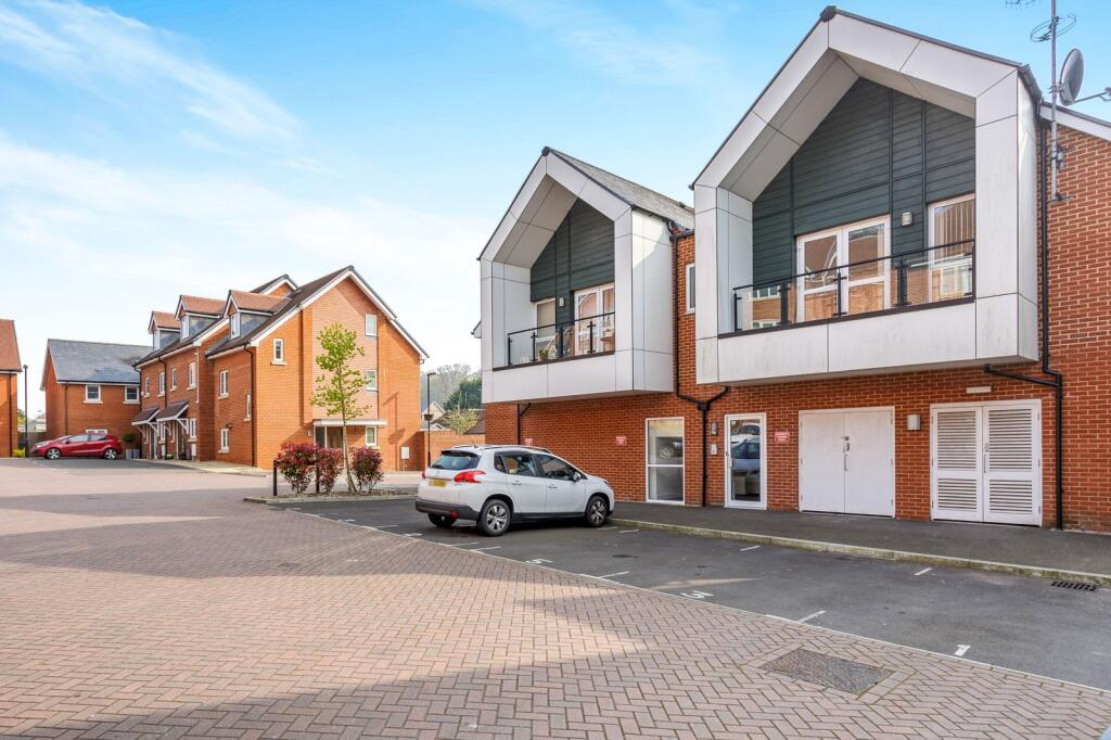 1 bed 1st Floor Flat for rent in Catherington. From Leaders Sales - Waterlooville 1 bed 1st Floor Flat for rent in Catherington. From Leaders Sales - Waterlooville