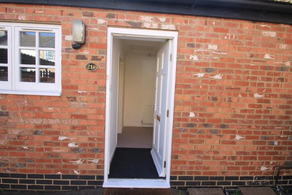 1 bed 1st Floor Flat for rent in Bedford. From Hollands Smith - Bedford